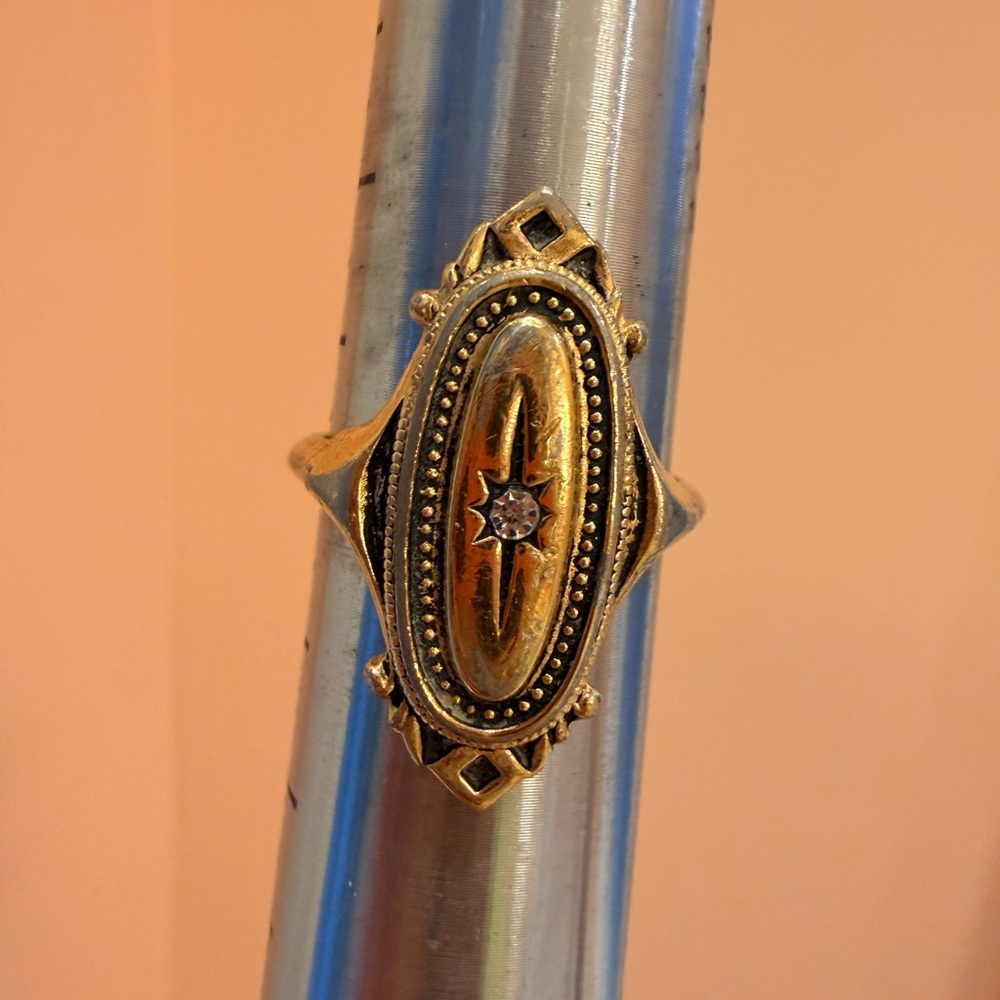 Vintage Avon Kensington Ring 1976 | Gold Tone | Victorian Revival | Size 7